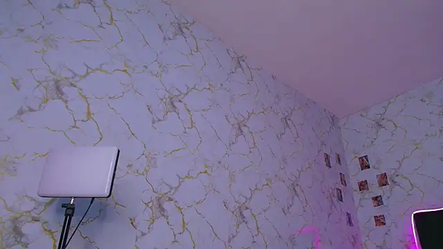 Snapshot of cinniaa_ chatting on June 25, 8:57 pm cinniaa online show from June 25, 8:57 pm