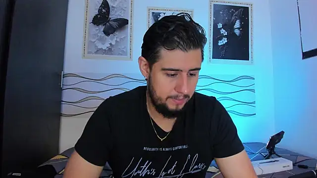 Snapshot of Ryan_evannss_ chatting on July 4, 12:22 pm Ryan evannss online show from July 4, 12:22 pm
