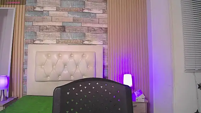 Snapshot of sharlot_hs chatting on June 5, 6:52 am sharlot hs online show from June 5, 6:52 am