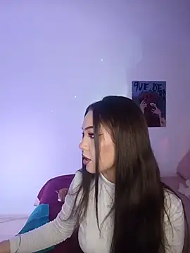 Snapshot of paariiss_ chatting on June 17, 12:13 am paariiss online show from June 17, 12:13 am