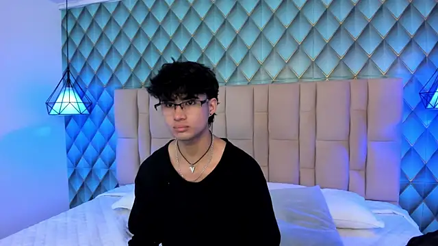 Snapshot of Sofia-Ethan chatting on June 24, 12:26 pm Sofia-Ethan online show from June 24, 12:26 pm
