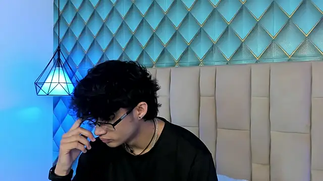 Snapshot of Sofia-Ethan chatting on July 5, 1:40 pm Sofia-Ethan online show from July 5, 1:40 pm