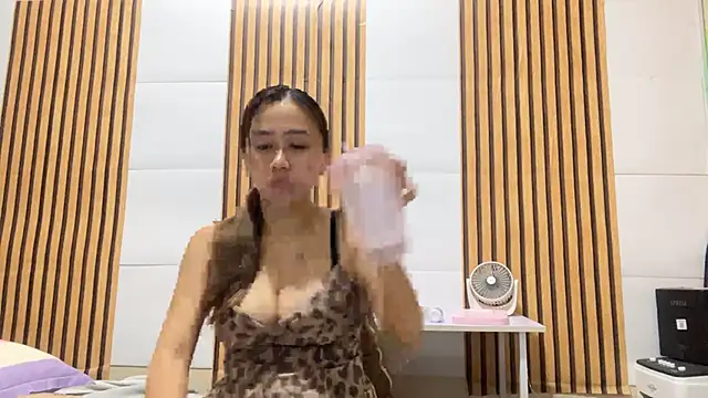 Snapshot of GiselleRina chatting on May 28, 1:08 pm GiselleRina online show from May 28, 1:08 pm