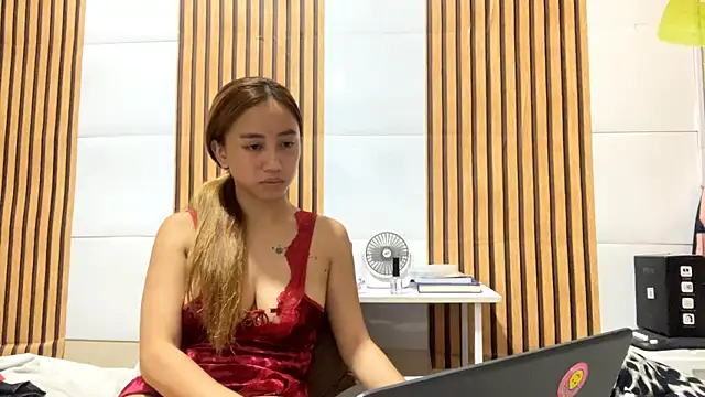 Snapshot of GiselleRina chatting on July 7, 4:15 am GiselleRina online show from July 7, 4:15 am