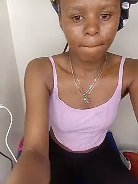 Snapshot of sexy_girlyee chatting on June 24, 9:58 pm sexy girlyee online show from June 24, 9:58 pm