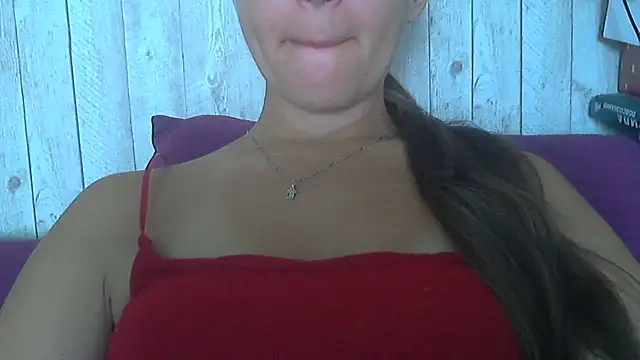 Snapshot of Bella--White chatting on July 6, 5:37 am Bella--White online show from July 6, 5:37 am