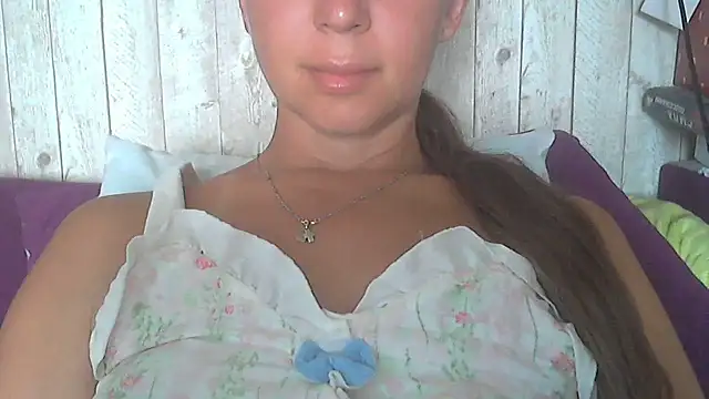 Snapshot of Bella--White chatting on July 12, 6:37 am Bella--White online show from July 12, 6:37 am