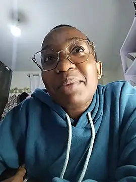 Snapshot of Miss-Temptasion chatting on May 19, 4:24 pm Miss-Temptasion online show from May 19, 4:24 pm
