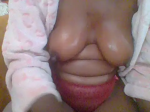 Snapshot of CreampyQueen1 chatting on June 23, 9:46 pm CreampyQueen1 online show from June 23, 9:46 pm