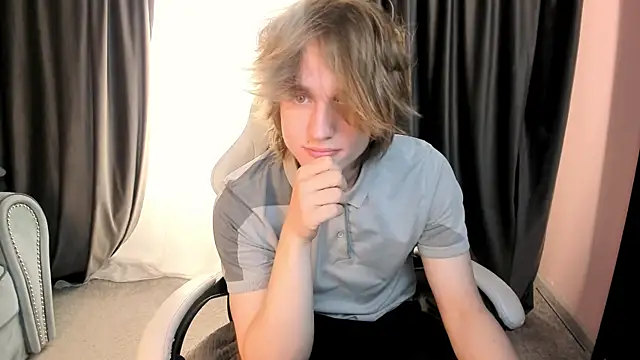 Snapshot of FinnBev chatting on May 24, 7:30 pm FinnBev online show from May 24, 7:30 pm