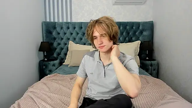 Snapshot of FinnBev chatting on May 30, 8:06 pm FinnBev online show from May 30, 8:06 pm