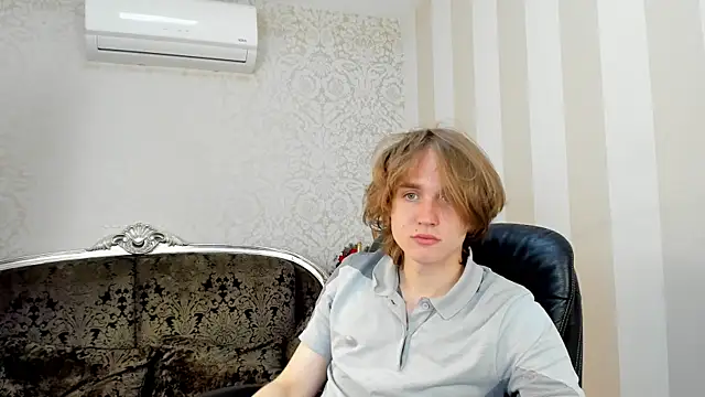 Snapshot of FinnBev chatting on May 31, 7:59 pm FinnBev online show from May 31, 7:59 pm
