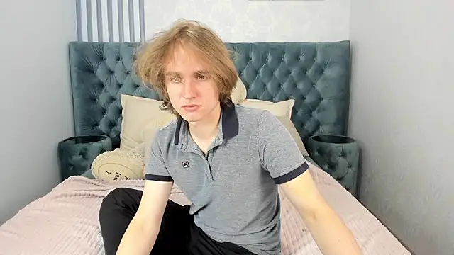 Snapshot of FinnBev chatting on June 17, 8:43 pm FinnBev online show from June 17, 8:43 pm