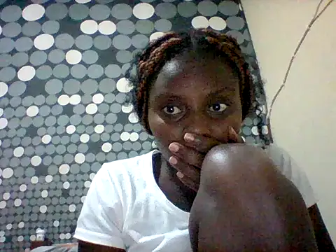 Snapshot of liligal chatting on June 17, 7:48 pm liligal online show from June 17, 7:48 pm