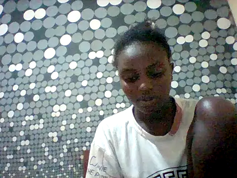 Snapshot of liligal chatting on June 25, 5:23 am liligal online show from June 25, 5:23 am