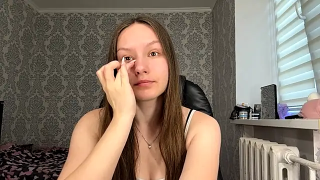 ShaylaChong online show from June 14, 4:36 am
