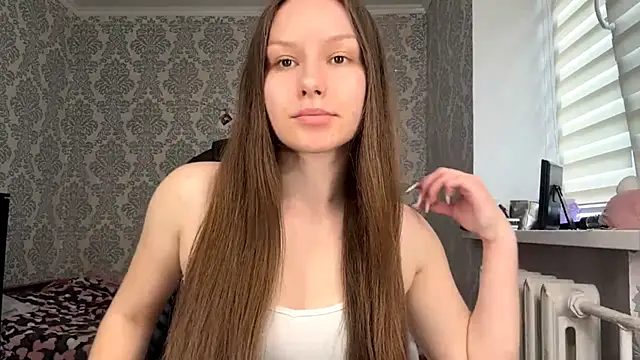 ShaylaChong online show from June 18, 7:30 am