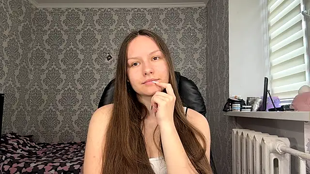 ShaylaChong online show from June 19, 6:40 am
