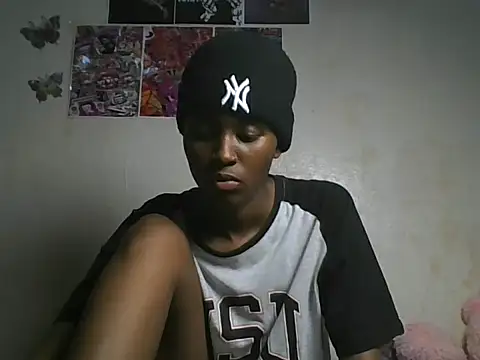 Snapshot of loversoncam chatting on May 28, 5:21 pm loversoncam online show from May 28, 5:21 pm