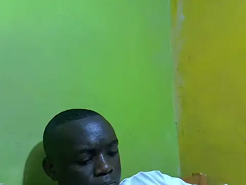 Snapshot of EbonyTjay chatting on May 16, 5:37 am EbonyTjay online show from May 16, 5:37 am