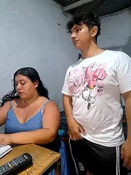 ParejaCurvy20 online show from June 30, 12:22 am