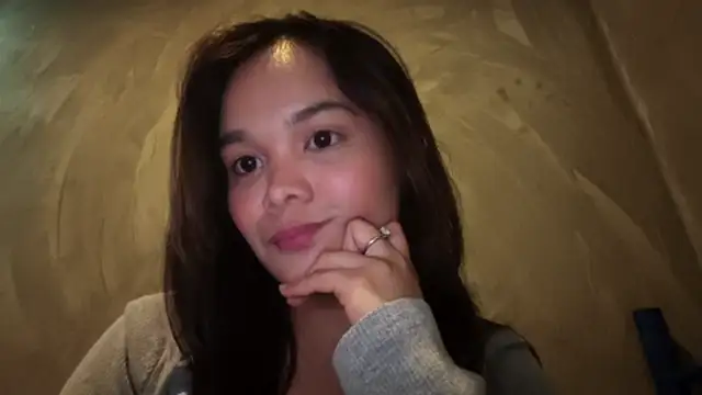 Snapshot of FlorrieBroaden chatting on May 18, 8:31 am FlorrieBroaden online show from May 18, 8:31 am