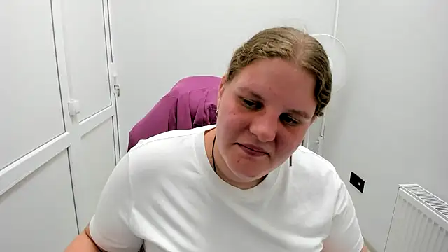 Snapshot of Bella_shyy_ chatting on July 6, 3:03 pm Bella shyy online show from July 6, 3:03 pm