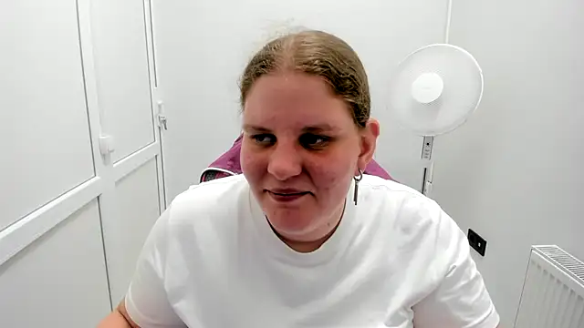 Snapshot of Bella_shyy_ chatting on July 8, 2:21 pm Bella shyy online show from July 8, 2:21 pm