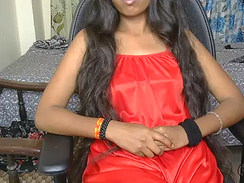 Snapshot of hoty-pihu chatting on May 18, 11:05 am hoty-pihu online show from May 18, 11:05 am