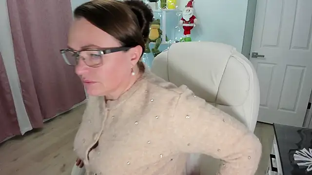 Snapshot of Vika73 chatting on December 3, 9:01 pm Vika73 online show from December 3, 9:01 pm