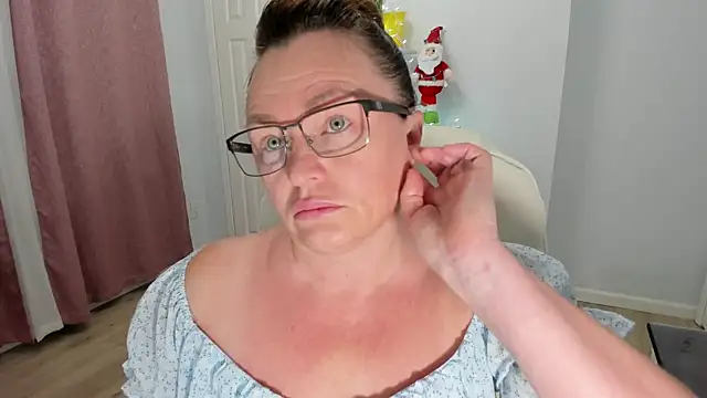 Snapshot of Vika73 chatting on December 4, 12:25 pm Vika73 online show from December 4, 12:25 pm