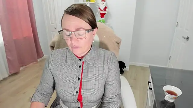 Snapshot of Vika73 chatting on December 14, 3:04 pm Vika73 online show from December 14, 3:04 pm