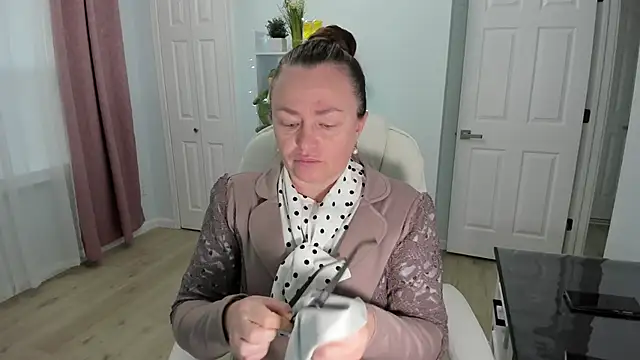 Snapshot of Vika73 chatting on December 18, 1:12 pm Vika73 online show from December 18, 1:12 pm