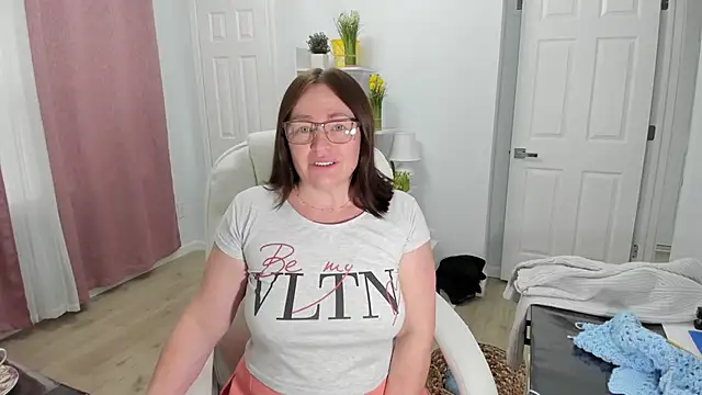 Snapshot of Vika73 chatting on February 8, 2:38 pm Vika73 online show from February 8, 2:38 pm