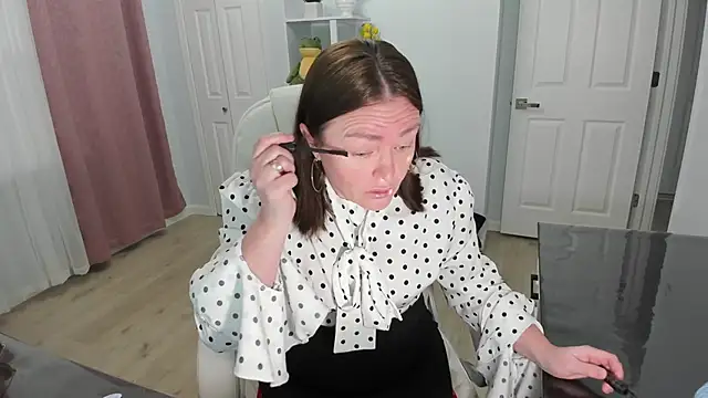 Snapshot of Vika73 chatting on February 19, 12:33 pm Vika73 online show from February 19, 12:33 pm