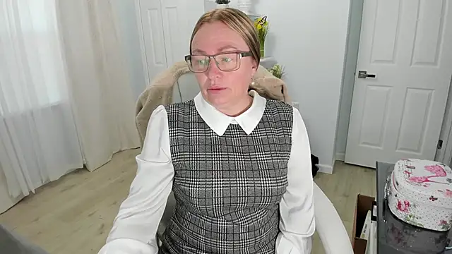 Snapshot of Vika73 chatting on March 21, 12:28 pm Vika73 online show from March 21, 12:28 pm