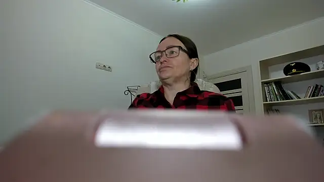 Snapshot of Vika73 chatting on November 8, 7:08 am Vika73 online show from November 8, 7:08 am