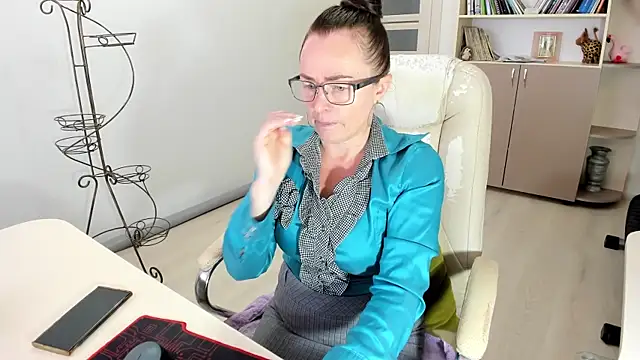 Snapshot of Vika73 chatting on November 12, 10:26 am Vika73 online show from November 12, 10:26 am