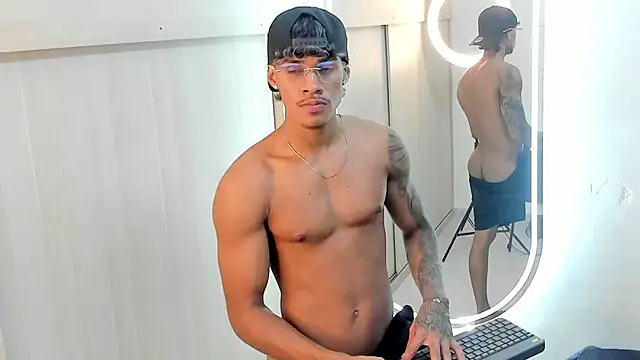 Snapshot of Joao_da_silva19 chatting on June 22, 1:19 pm Joao da silva19 online show from June 22, 1:19 pm