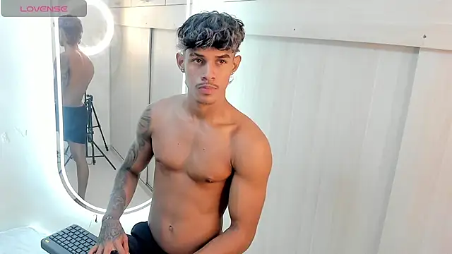 Snapshot of Joao_da_silva19 chatting on June 24, 2:27 pm Joao da silva19 online show from June 24, 2:27 pm