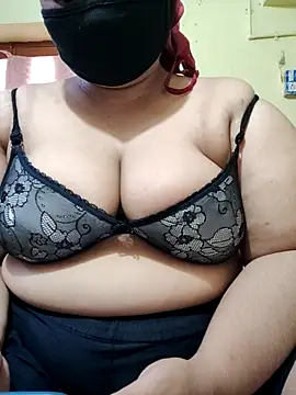Snapshot of shaik35f chatting on June 11, 3:26 am shaik35f online show from June 11, 3:26 am