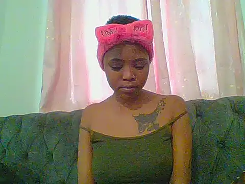 Snapshot of Sweet_cumshie chatting on May 22, 7:59 am Sweet cumshie online show from May 22, 7:59 am