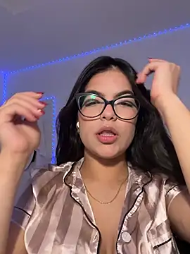 Snapshot of Viicky15 chatting on May 16, 11:25 pm Viicky15 online show from May 16, 11:25 pm