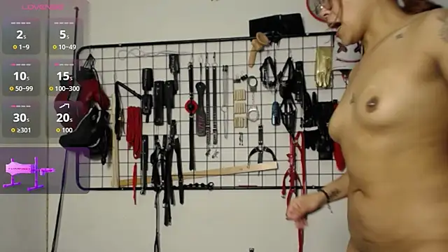 Snapshot of Dark_Evan_bdsm chatting on May 23, 12:38 am Dark Evan bdsm online show from May 23, 12:38 am
