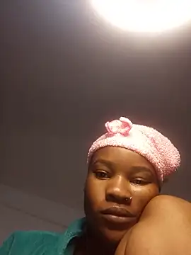 Snapshot of twnkytwinkle chatting on June 14, 2:35 am twnkytwinkle online show from June 14, 2:35 am