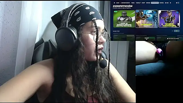 Snapshot of scarletdollof chatting on May 20, 7:09 pm scarletdollof online show from May 20, 7:09 pm