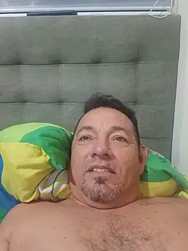 Snapshot of Gerardo_Camila chatting on May 19, 2:40 am Gerardo Camila online show from May 19, 2:40 am