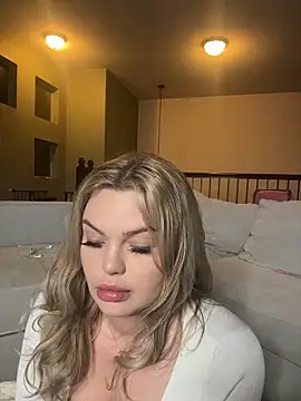 Snapshot of speak2summerjames chatting on May 21, 9:05 am speak2summerjames online show from May 21, 9:05 am