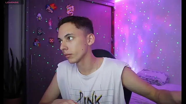 Snapshot of archi_love chatting on February 5, 7:18 am archi love online show from February 5, 7:18 am