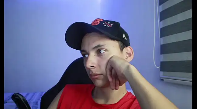 Snapshot of archi_love chatting on March 11, 7:04 am archi love online show from March 11, 7:04 am